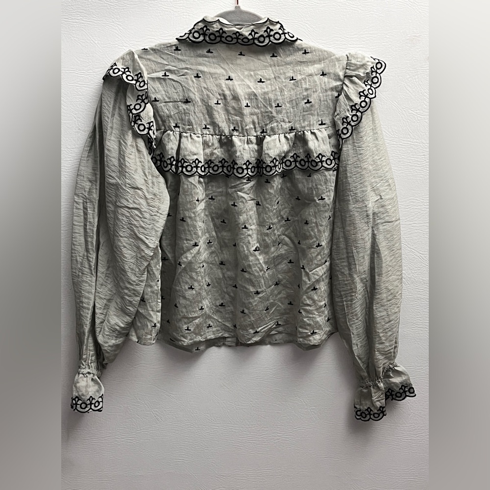 L'ATISTE by Amy Light Gray Green Ruffle Embroidered Top Medium - Picture 5 of 9